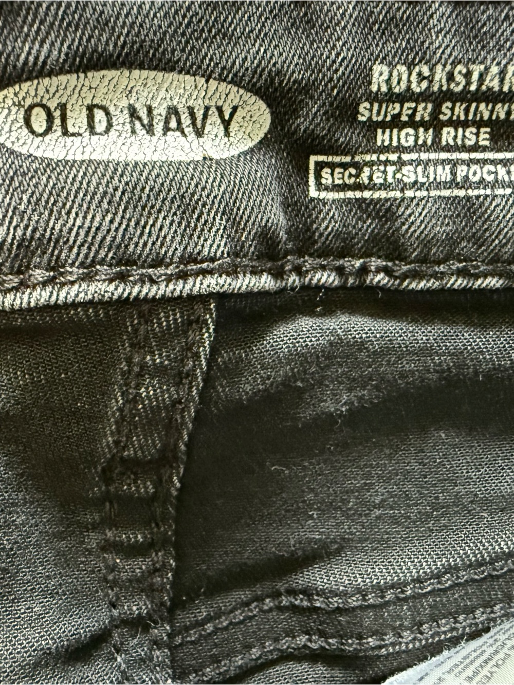 Old Navy Black High-Rise Skinny Jeans with Knee Rip|Size 4 - Picture 4 of 5